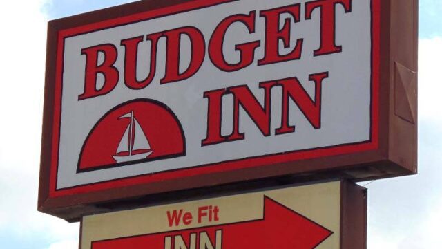 Budget Inn sign