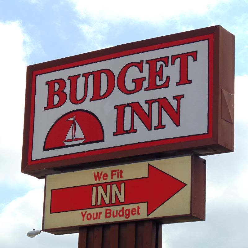 Budget Inn sign