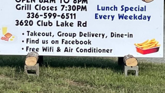 A sign for Country Club Convenience & Grill