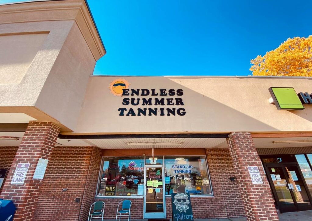 Entrance to Endless Summer Tanning shop