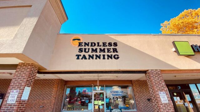 Entrance to Endless Summer Tanning shop