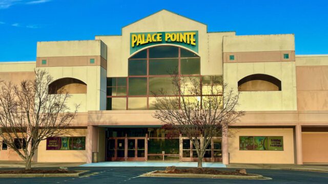 Entrance to Palace Pointe